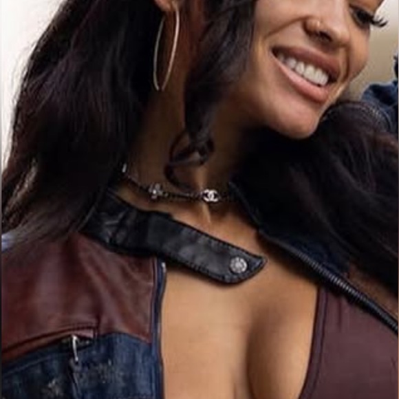 Chanel choker in ruthenium, silver, and crystal - Picture 7 of 16